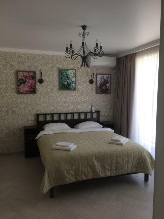 Guest House Гости Pitsoenda Buitenkant foto