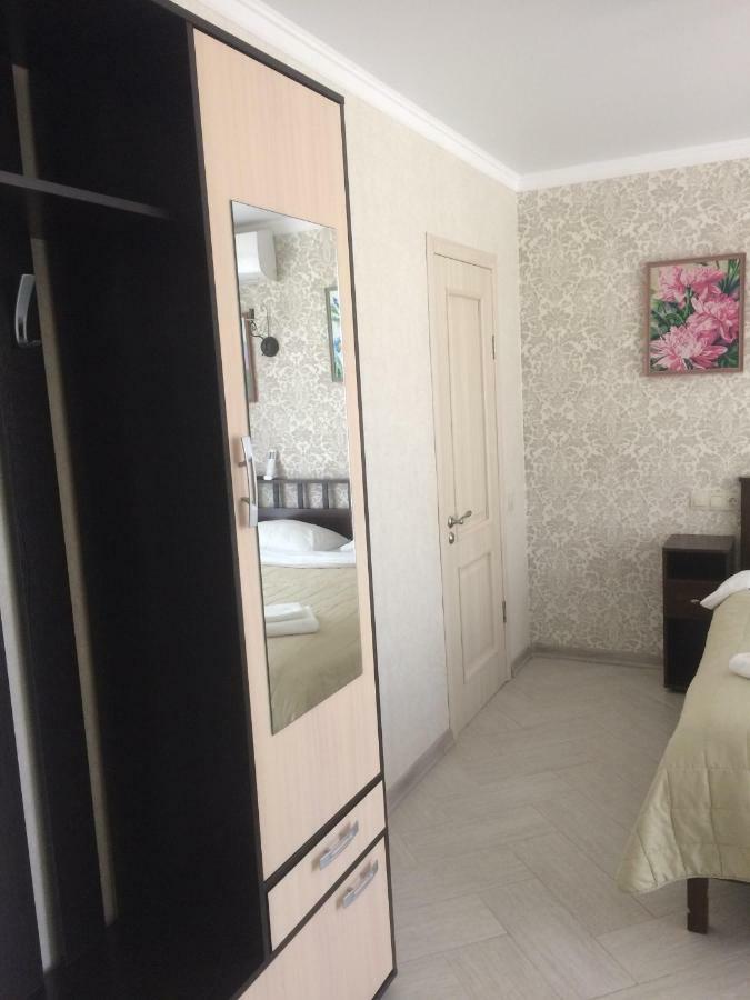 Guest House Гости Pitsoenda Buitenkant foto